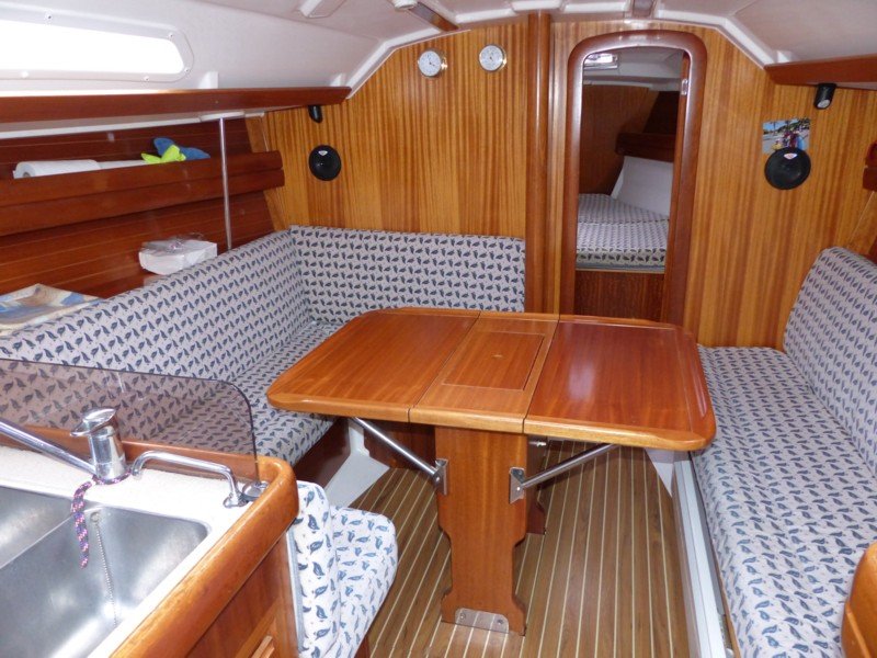 Dufour 35 - 14.JPG